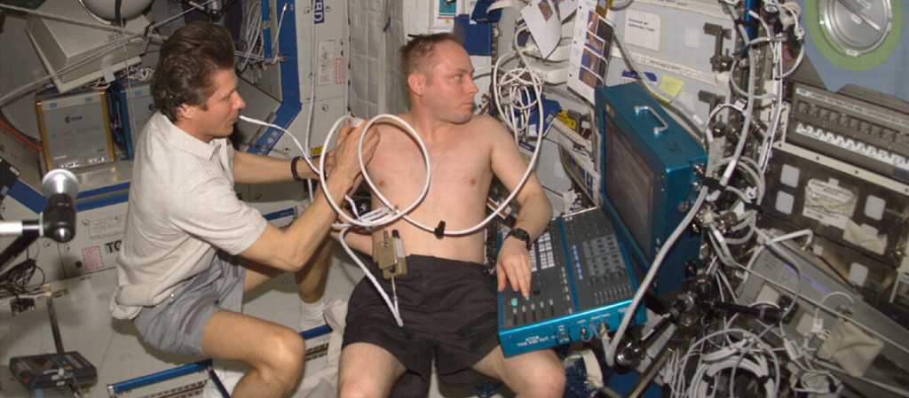 Cosmonaut Gennady Padalka performs an ultrasound exam on astronaut Mike Fincke aboard the ISS during Expedition 9.